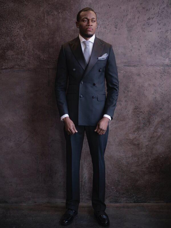 Traje negro de lana con chaqueta cruzada Atelier Javier Barroeta